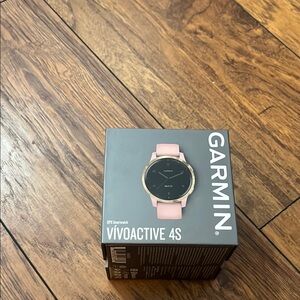 Garmin Vivoactive 4S with Pink Band